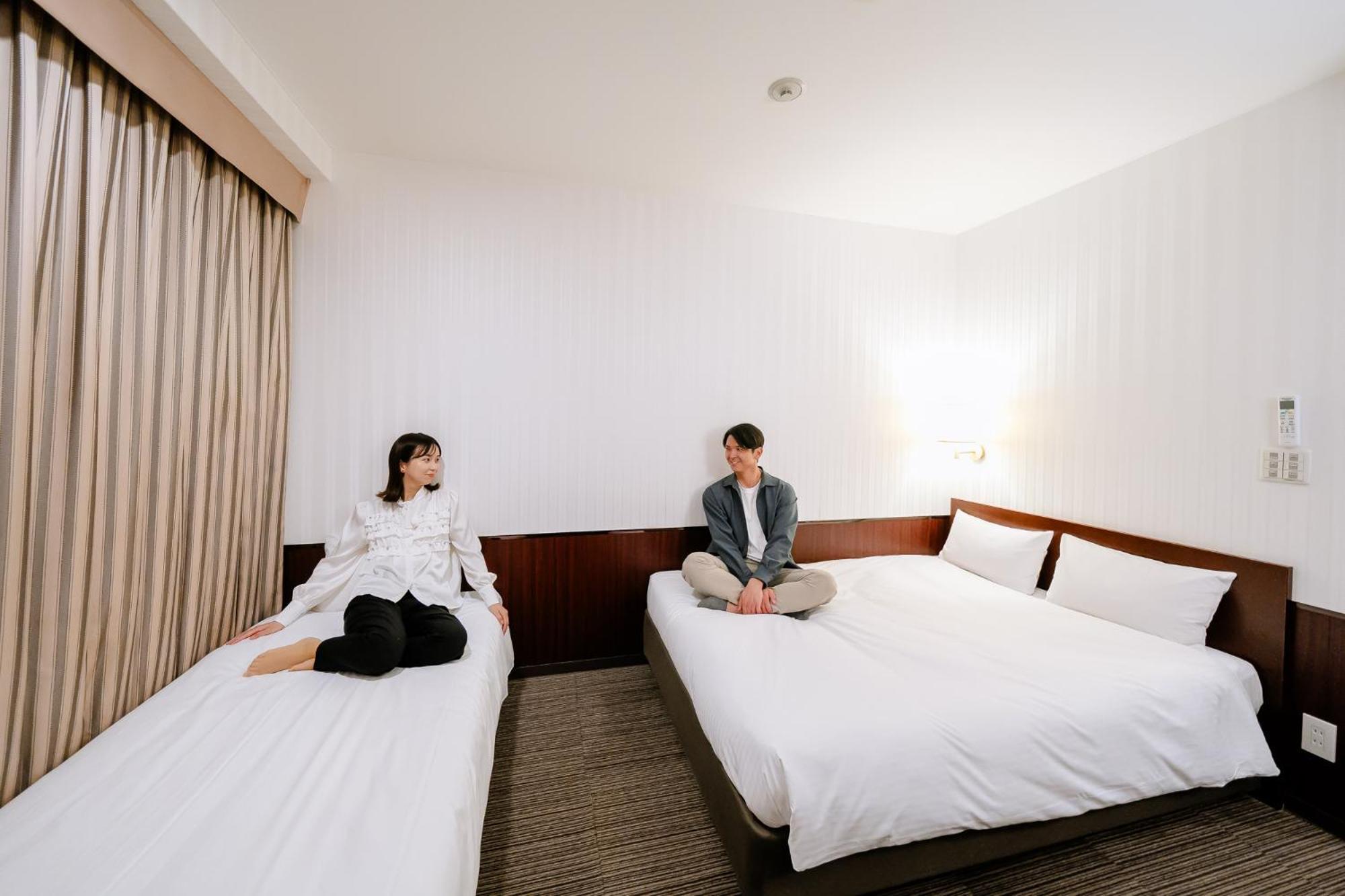 Hotel Hillarys Osaka Exteriör bild